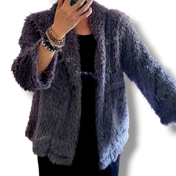 Dylan | NWT Chic Cozy Gray Faux Fur 3/4 Sleeve Teddy Coat (SIZE M) - Picture 4 of 15